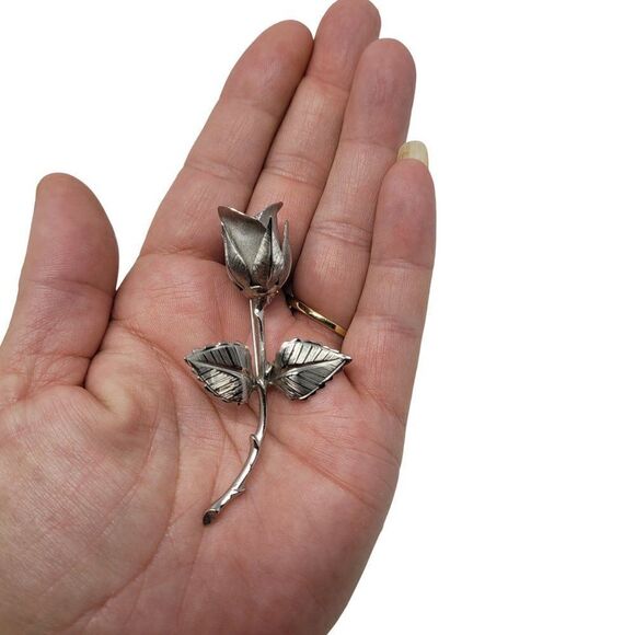 Vintage Silver Tone 3D Etched Rose Brooch Pin Pendant Gift Collectible - Picture 6 of 6